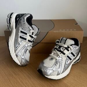 New Balance 1906 Black/Metallic Silver Kids Sneakers- SZ 13 C